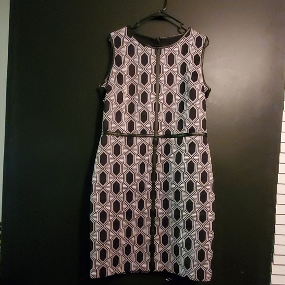 MSK Dresses & Skirts - MSK Geometric  Pattern Dress w/ Faux Leather Trin